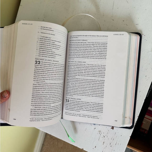 She reads truth bible - Picture 2 of 4